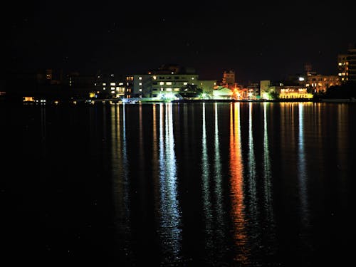 柴山潟の夜景を眺めるナイトクルーズも春秋にかけて運航