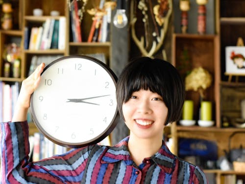 【立花 実咲】 1991年静岡生まれ。編集者。ウェブメディア「灯台もと暮らし」の立ち上げと編集をおこない、2017年5月から3年間、北海道下川町の地域おこし協力隊として広報を担当。2020年の春からはフリーランスとして編集、執筆、企画、広報などをおこなう。下川町の自宅で民泊「アナグラム」を立ち上げ3年間運営。5月から、鹿児島県大崎町と二拠点生活。