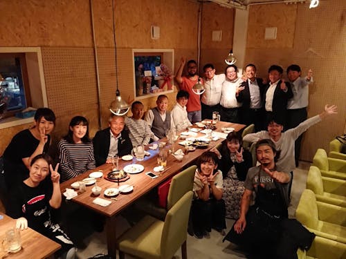 2018年10月に、空き店舗をリノベーションしてオープンした鉄板居酒屋