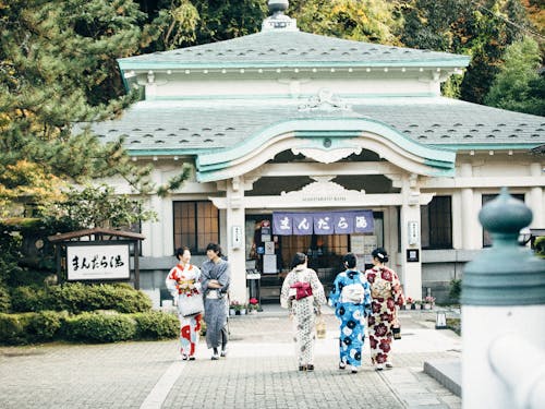 温泉街に点在する外湯の一つ「まんだら湯」©Masako Nakagawa