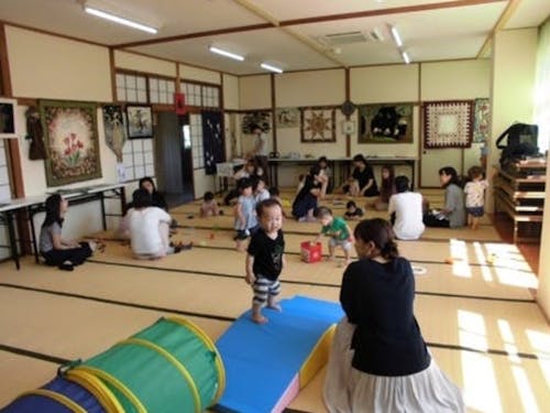 様々な子育てに関する教室や出前教室も行っています。