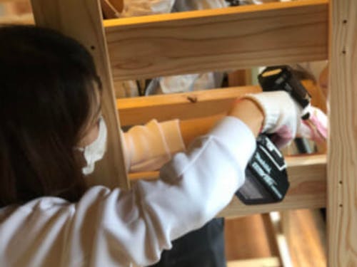 大工さんに教えていただきながらベッドも作りましたよ!