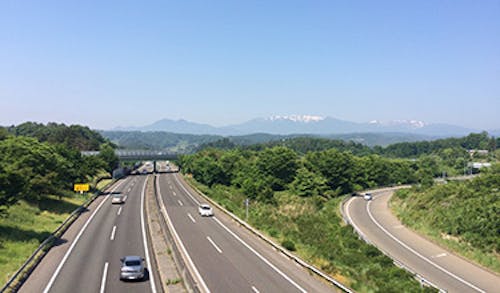 東北自動車道村田ICを利用すれば、仙台市をはじめ、大型商業施設や温泉、総合病院などアクセスも良好です。都会に近い田舎です。