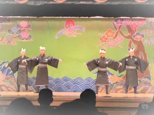 村民俗芸能発表会の一幕