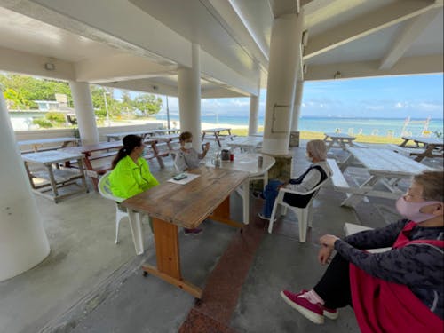 「ゆんたく」(おしゃべり)からたくさんの情報がもらえます!