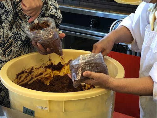 八鹿浅黄を使用した味噌