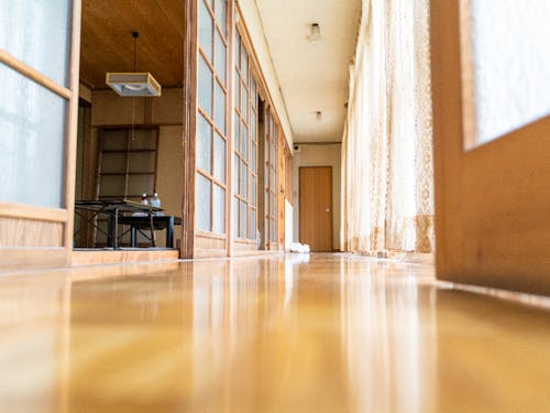 日当たりのいい廊下ここでのんびりお茶もいいですね。