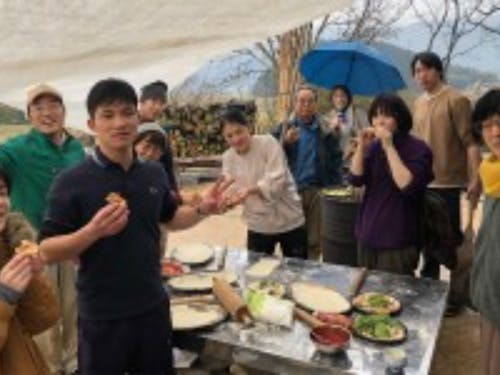 阿東地域での交流事業の様子(ピザ作り)