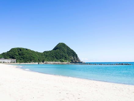 歩いてすぐにある竹野浜