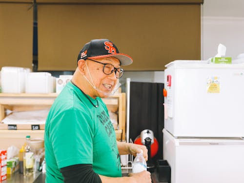 町ぶらロケでテレビの取材も受けたことがあるDOZO CAFEの名物オーナー