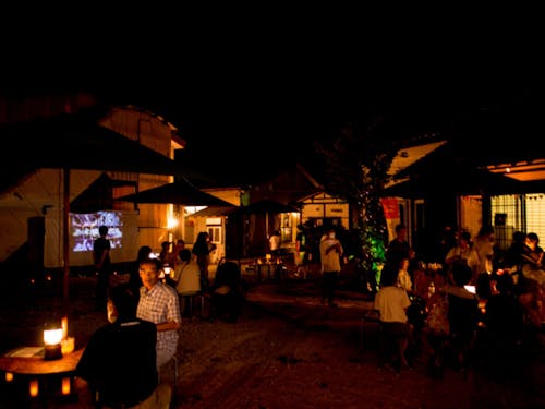 焼き物の町の一角を近所の人の秘密基地に