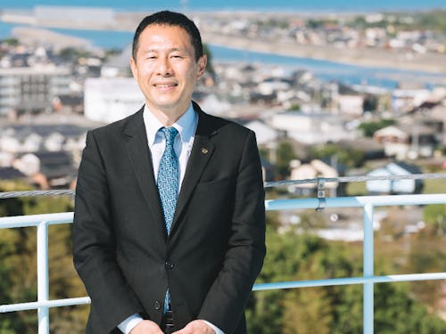 「しっかりサポートします!」とやる気を見せる地域振興課の軍神さん。