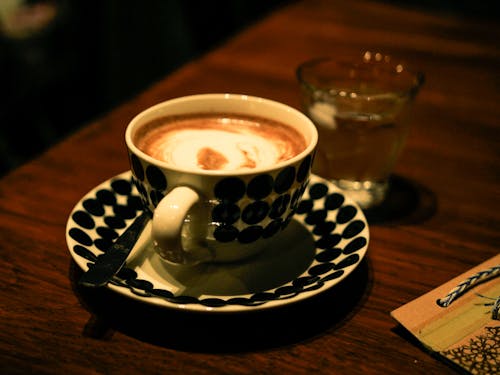 珈琲などを飲みながら、どうぞ