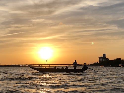 船の上で撮った利根川からの夕日、僕のお気に入りの景色です!