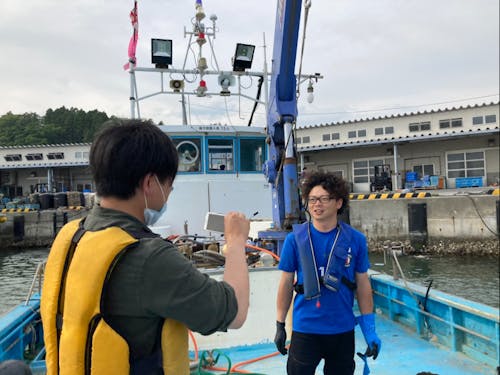 オンライン現地案内の様子(未経験から牡蠣漁師にチャレンジしている移住者の方にお話をいただきました)