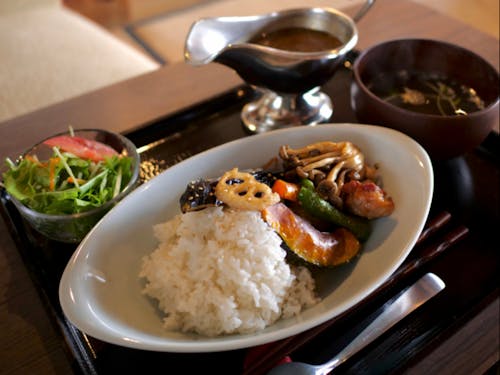 古民家カフェで提供されている茂庭ダムカレー