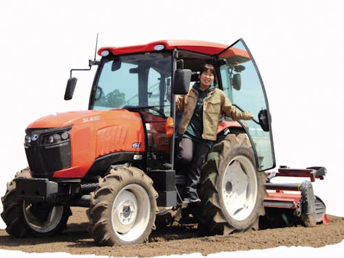 トラクターにも乗ります!