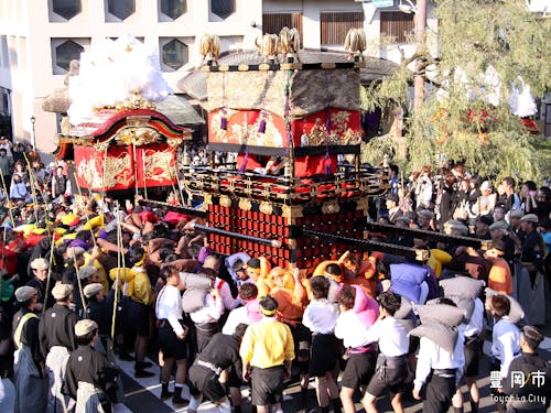 毎年10月に開催される城崎のだんじり祭り