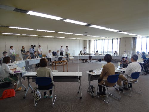 移住サポーターの皆様との意見交換の様子