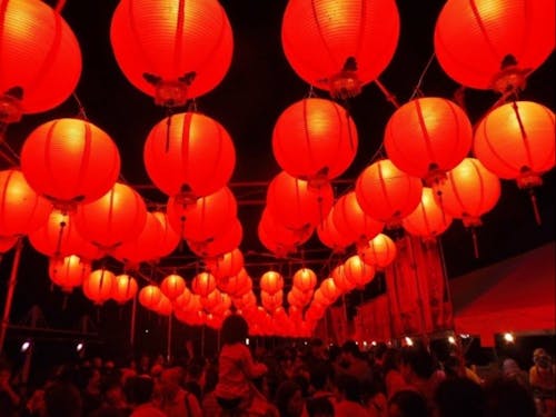 本場台湾から取り寄せたランタンが彩る 「ランタンナイトフェスティバル」