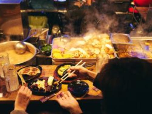 中州の屋台村は観光客も地元の人も一緒に盛り上がれる場所です!