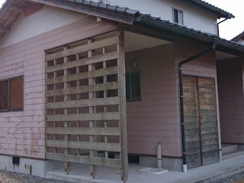 見学いただく公営住宅です。木造2階建ての物件です。