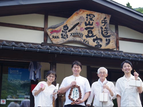 先代の方と、ヒダカラスタッフ