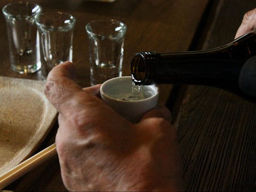 萬屋醸造店の地酒も堪能