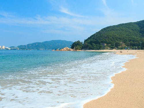 美浜町の水晶浜海水浴場