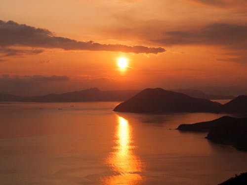 島のたくさんの場所で楽しめる美しい夕陽