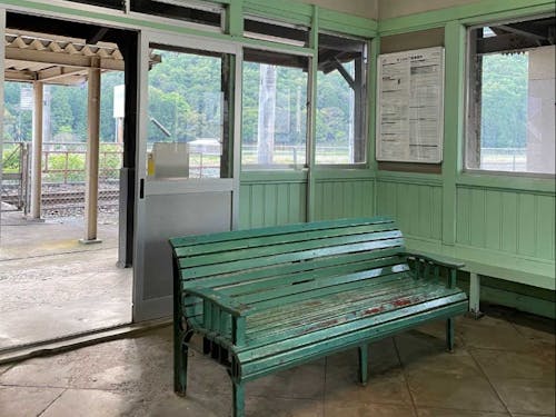 養父駅待合室